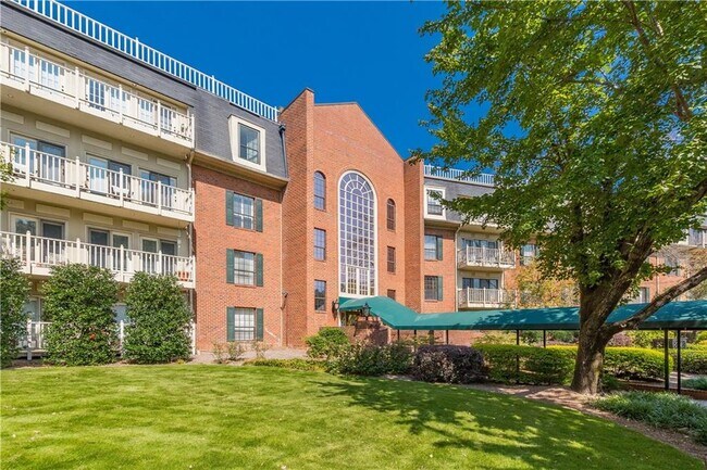 28106 Plantation Dr NE in Atlanta, GA - Building Photo - Building Photo