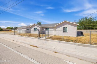 1807 W Ave K8 in Lancaster, CA - Building Photo