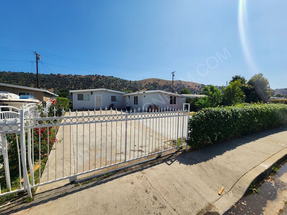 1862 Denison St in Pomona, CA - Building Photo