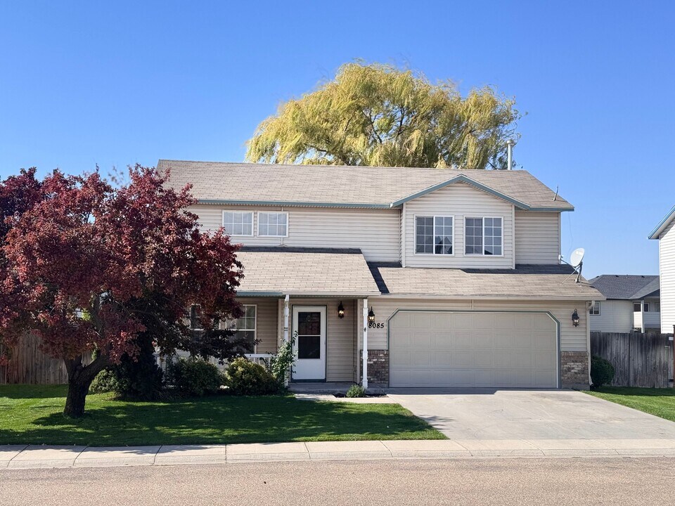 18085 Royal Way in Nampa, ID - Building Photo