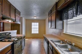 616 Race St, Unit D in Crowley, TX - Building Photo - Building Photo