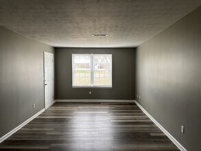 1155 Edgewood Dr in Gallatin, TN - Foto de edificio - Building Photo