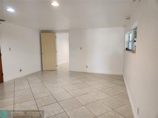 1117 NW 45th Terrace in Lauderhill, FL - Building Photo - Building Photo