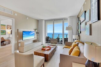 4111 S Ocean Dr in Hollywood, FL - Building Photo - Building Photo