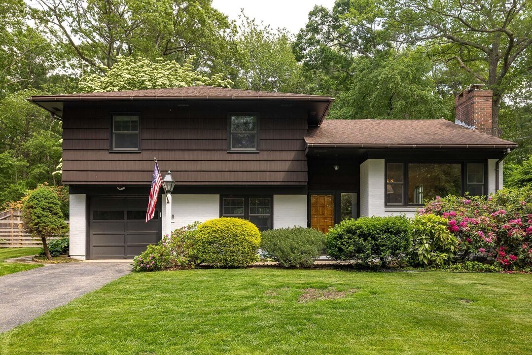 48 Harding Rd in Portsmouth, NH - Building Photo