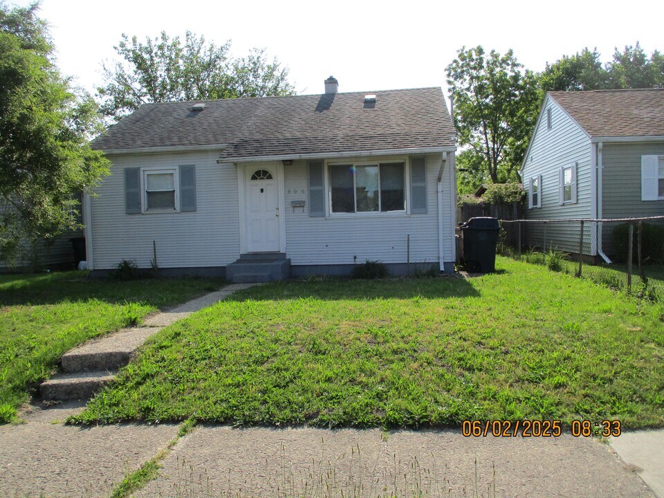 806 S Liberty St in South Bend, IN - Building Photo