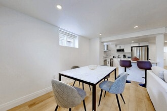 24 Collins Crescent in Aurora, ON - Building Photo - Building Photo