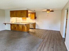 537 W Escalon Ave in Clovis, CA - Building Photo - Building Photo