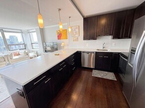 1460 N Sandburg Terrace, Unit 2805A in Chicago, IL - Building Photo - Building Photo