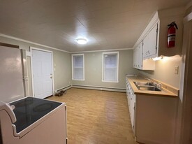 48 W Bates St, Unit 2 in Lewiston, ME - Building Photo