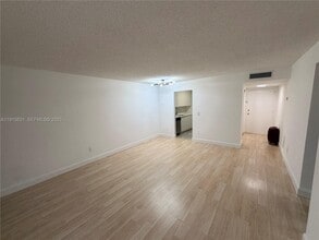 2350 NE 135th St in North Miami, FL - Building Photo - Building Photo