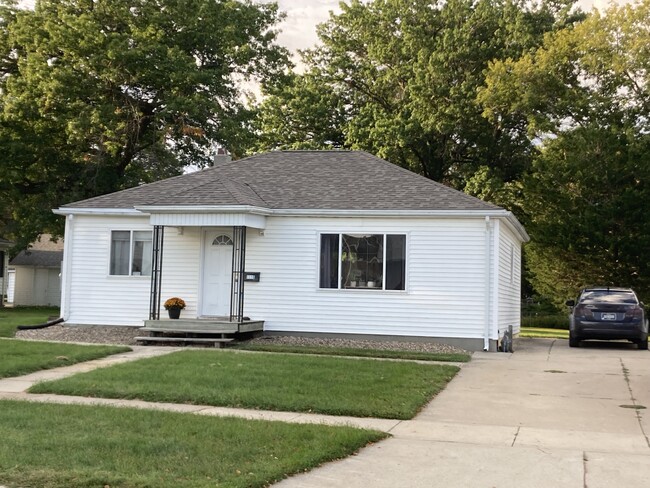property at 1115 W 20th St