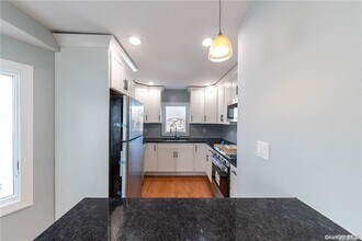 237 W Market St in Long Beach, NY - Building Photo - Building Photo