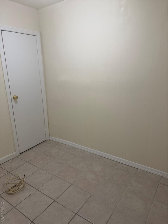 11 Lawrence St in Yonkers, NY - Building Photo