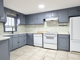 474 Chilver Rd in Windsor, ON - Building Photo