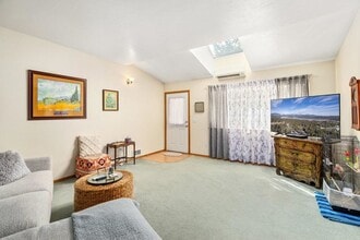 146 Laurelhurst Dr in Newport, WA - Building Photo - Building Photo