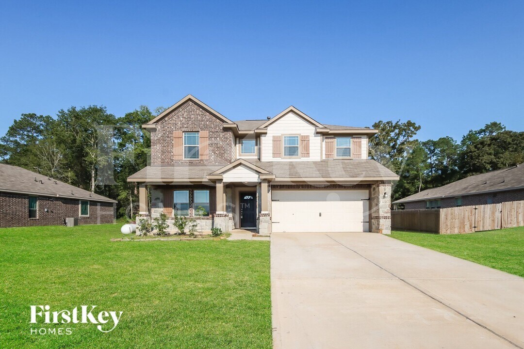 6193 White Oak Leaf Lp in Cut And Shoot, TX - Building Photo