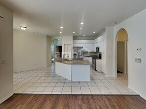 9303 Heritage Oak Ct in Tampa, FL - Foto de edificio - Building Photo