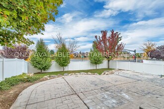 10881 Pine Shadow Rd in South Jordan, UT - Building Photo - Building Photo
