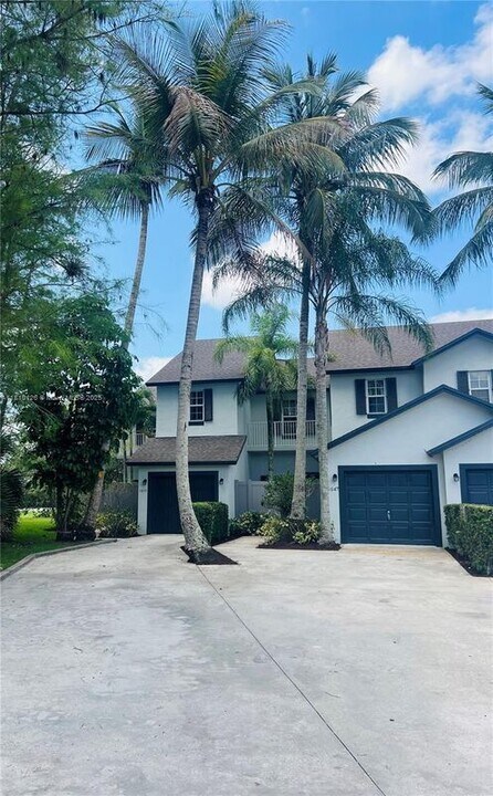 1647 Hawthorne Pl in Wellington, FL - Building Photo