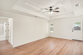 772 Hampshire Dr in Burleson, TX - Foto de edificio - Building Photo