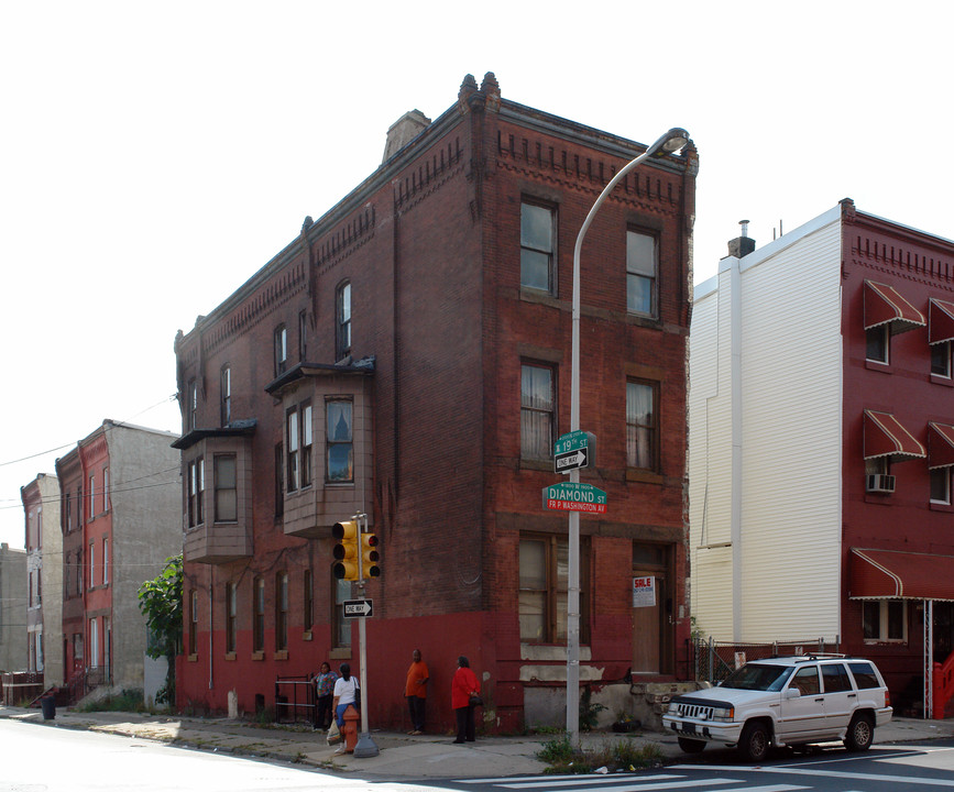 1900 W Diamond St in Philadelphia, PA - Foto de edificio