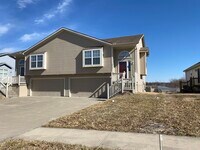 3915 SW Chartwell Ct