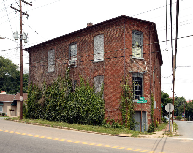 300 Brookstown Ave in Winston-Salem, NC - Building Photo - Building Photo