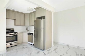95-04 Allendale St-Unit -2nd Fl in Queens, NY - Building Photo - Building Photo