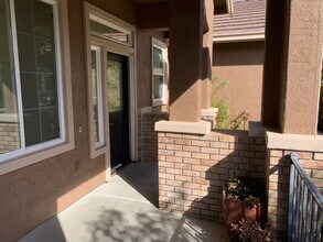 563 Quindell Way in Brentwood, CA - Building Photo - Building Photo