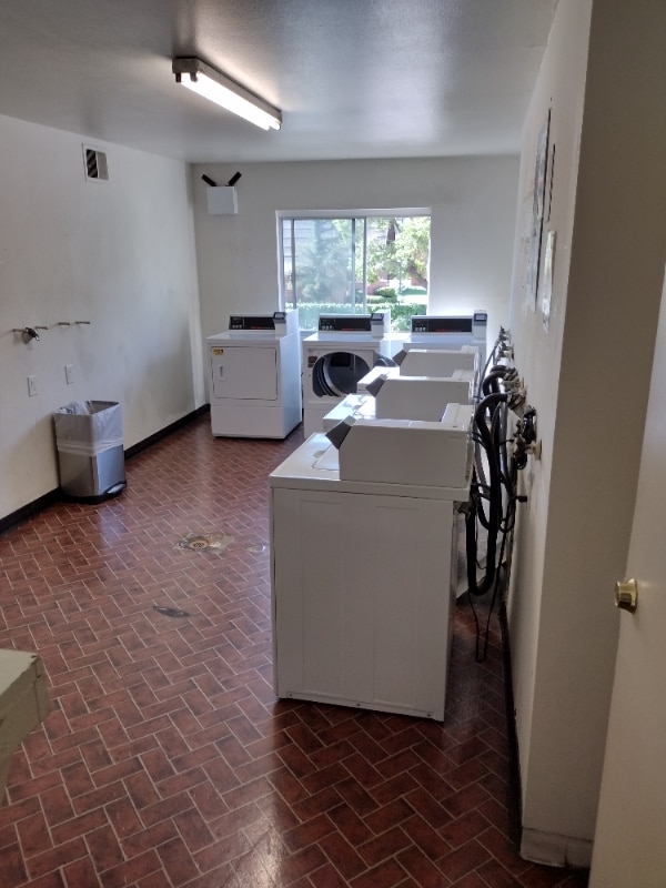 5460 White Oak Ave in Encino, CA - Building Photo - Building Photo