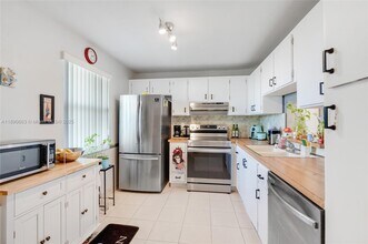 321 SE 3rd St in Dania Beach, FL - Building Photo - Building Photo