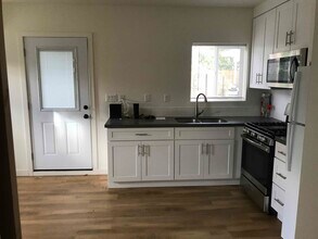 6207 Goodland Ave, Unit Guest House - Studio in North Hollywood, CA - Building Photo - Building Photo