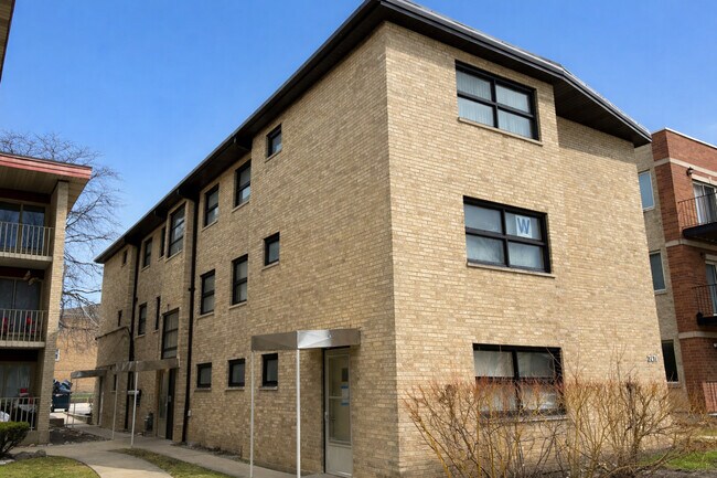 2431 N 76th Ct in Elmwood Park, IL - Building Photo - Building Photo