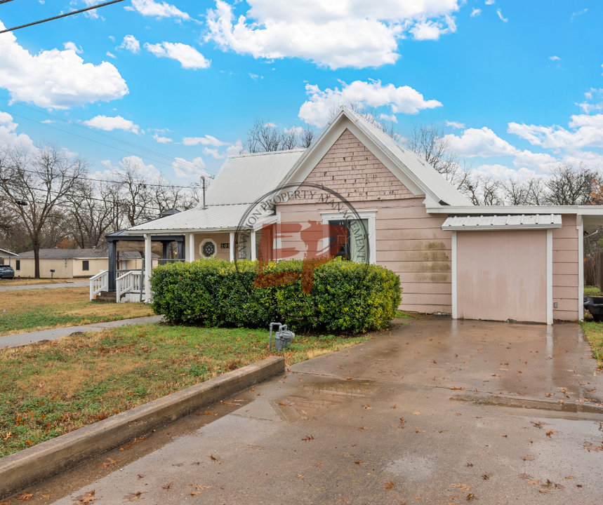 109 W Warren St in Hewitt, TX - Building Photo