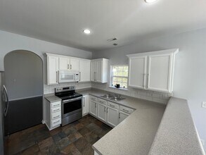 3819 Fircrest Dr in Charlotte, NC - Foto de edificio - Building Photo