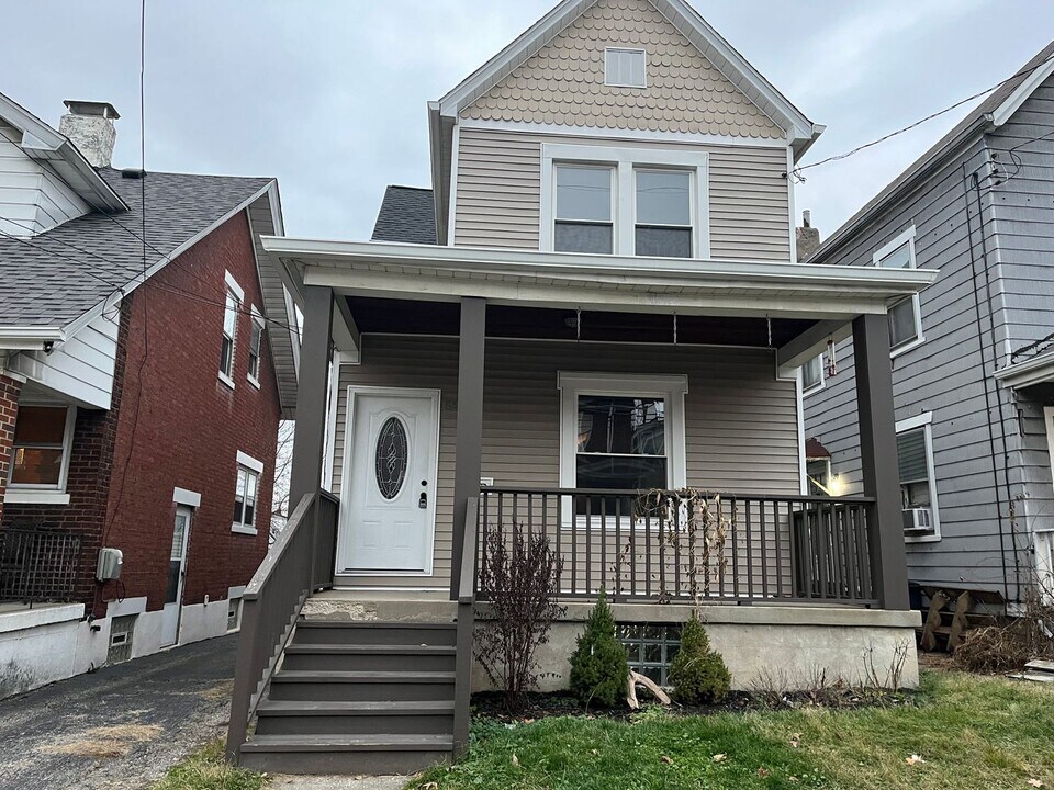 5209 Globe Ave in Cincinnati, OH - Building Photo