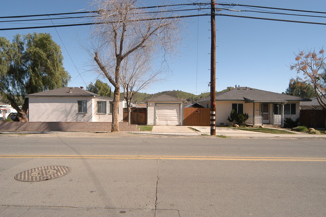 118 N Langstaff St in Lake Elsinore, CA - Building Photo - Building Photo