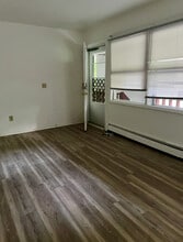 61 Park St, Unit C in Essex Junction, VT - Building Photo - Building Photo