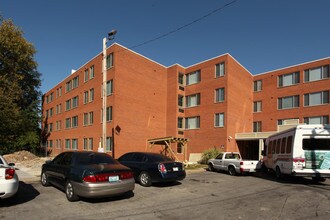 Wilart Arms Apartments in Louisville, KY - Building Photo - Building Photo