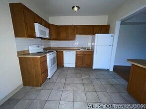 1131 Commonwealth Ave, Unit 5 in Boston, MA - Foto de edificio - Building Photo