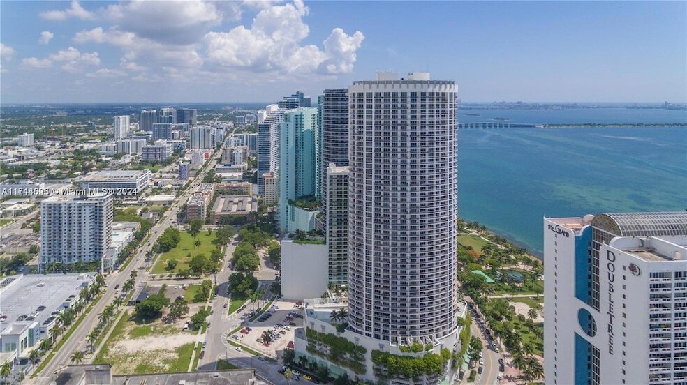 1750 N Bayshore Dr, Unit 2505 in Miami, FL - Foto de edificio