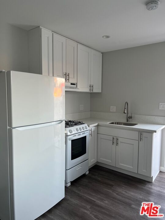 17805 Lanark St in Los Angeles, CA - Building Photo - Building Photo