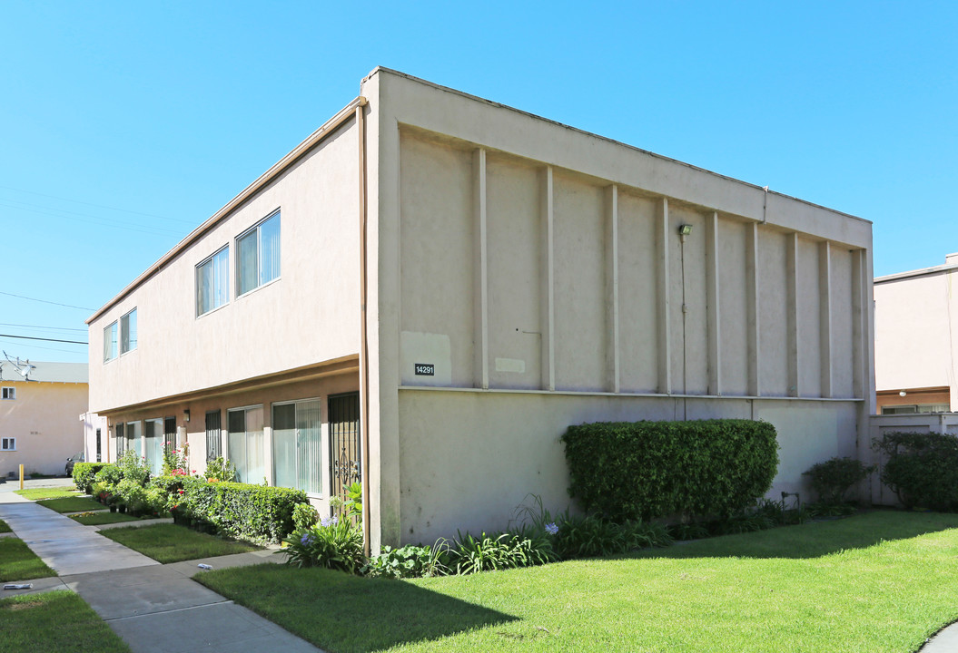 14291 Village Way in Westminster, CA - Building Photo