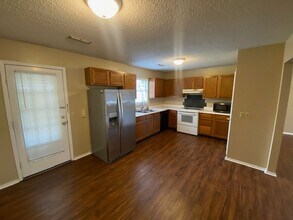 320 E Evergreen Ln in Fayetteville, AR - Building Photo - Building Photo
