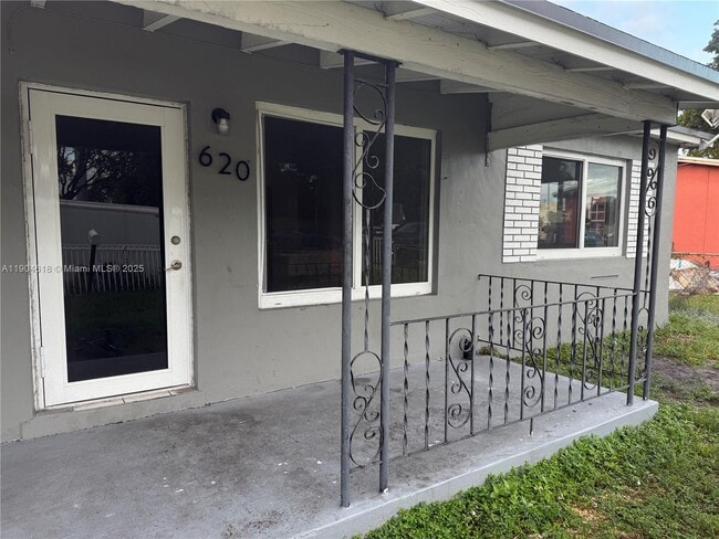 620 Oriental Blvd in Opa Locka, FL - Building Photo - Building Photo