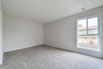 Garden Oaks in Edmonton, AB - Building Photo - Building Photo