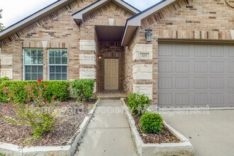 325 Chalkstone Dr in Fort Worth, TX - Building Photo - Building Photo