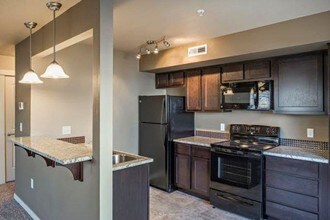 8880 W Shellie Ln-Unit -103 in Boise, ID - Building Photo - Building Photo