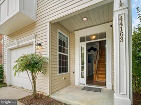 44163 Azalea Ct in California, MD - Building Photo